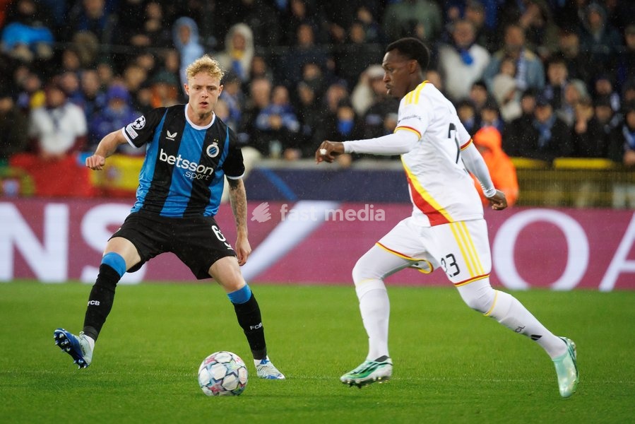 Club's Joaquin Seys and Lens' Saud Abdulhamid fight for the ball during a soccer game between Belgian Club Brugge KV and French Racing Club de Lens, Wednesday 21 October 2026 in Brugge, on day three of the UEFA Champions League league phase
