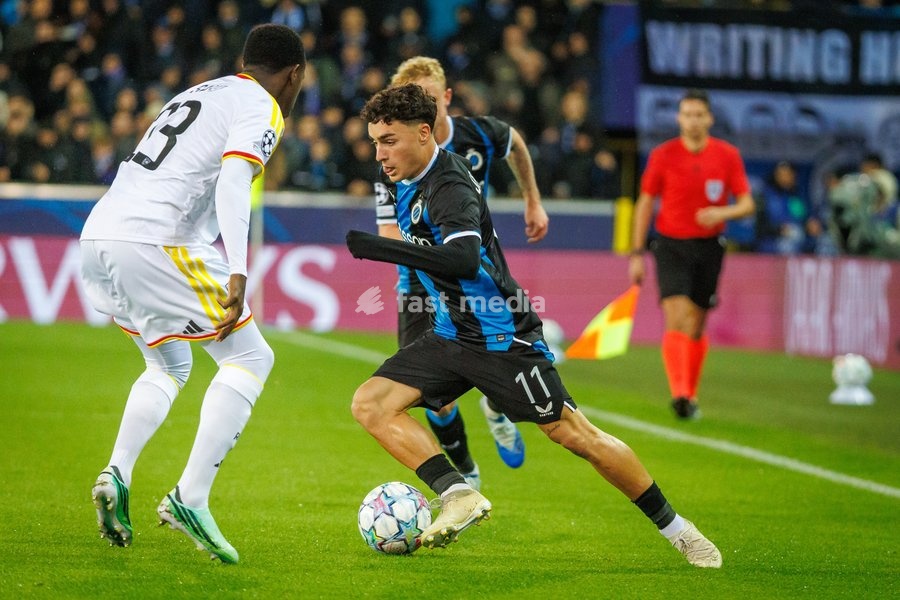 Lens' Saud Abdulhamid and Club's Jan Virgili fight for the ball during a soccer game between Belgian Club Brugge KV and French Racing Club de Lens, Wednesday 21 October 2026 in Brugge, on day three of the UEFA Champions League league phase