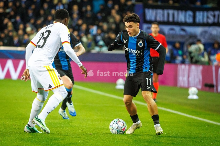 Lens' Saud Abdulhamid and Club's Jan Virgili fight for the ball during a soccer game between Belgian Club Brugge KV and French Racing Club de Lens, Wednesday 21 October 2026 in Brugge, on day three of the UEFA Champions League league phase