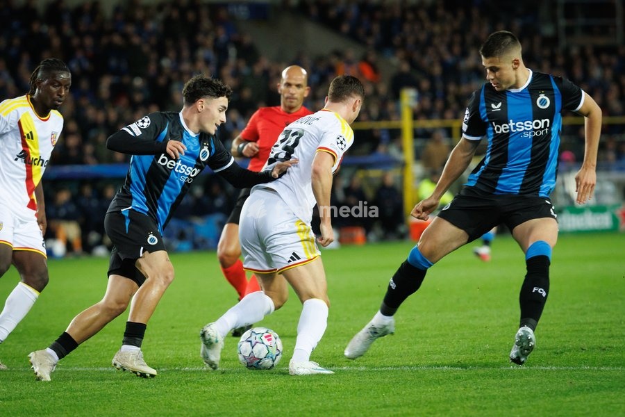 Club's Jan Virgili; Lens' Franjo Ivanovic and Club's Nicolo Tresoldi fight for the ball during a soccer game between Belgian Club Brugge KV and French Racing Club de Lens, Wednesday 21 October 2026 in Brugge, on day three of the UEFA Champions League league phase