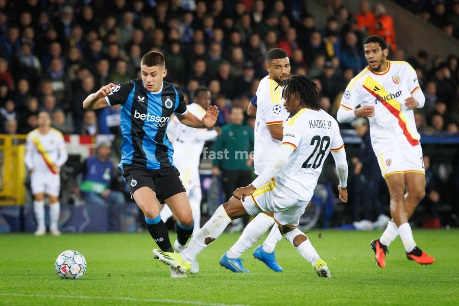 Club's Nicolo Tresoldi and Lens' Junior Kadile fight for the ball during a soccer game between Belgian Club Brugge KV and French Racing Club de Lens, Wednesday 21 October 2026 in Brugge, on day three of the UEFA Champions League league phase