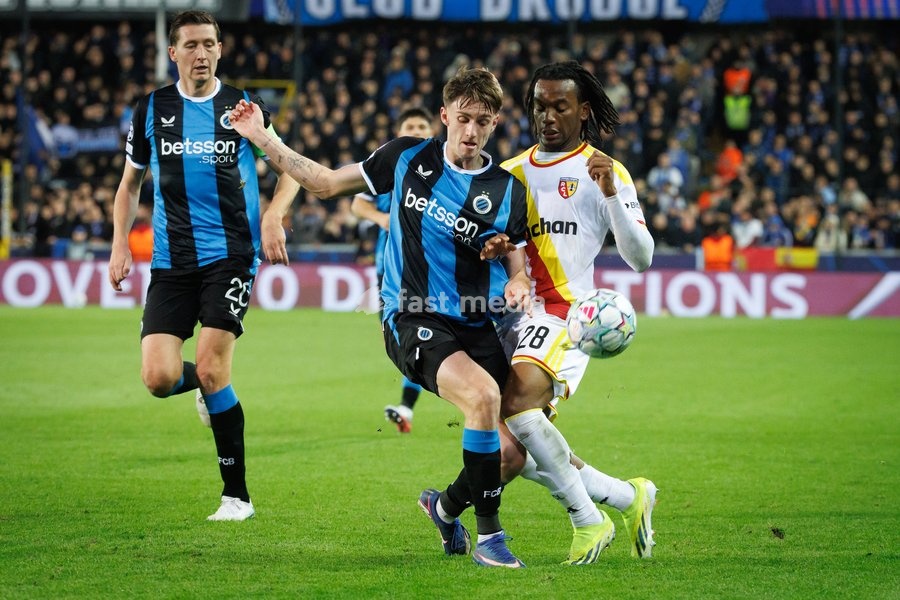 Club's Jorne Spileers and Lens' Junior Kadile fight for the ball during a soccer game between Belgian Club Brugge KV and French Racing Club de Lens, Wednesday 21 October 2026 in Brugge, on day three of the UEFA Champions League league phase