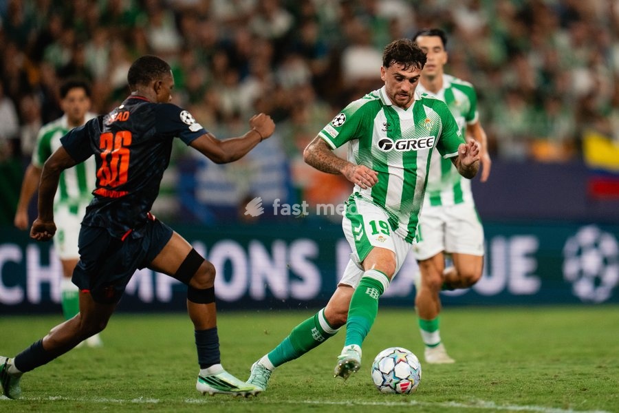 Sevilla, Spain: Troy Parrot during the UEFA Champions League match between Real Betis and Feyenoord played at La Cartuja Stadium on 21 Oct 2026 in Sevilla, Spain