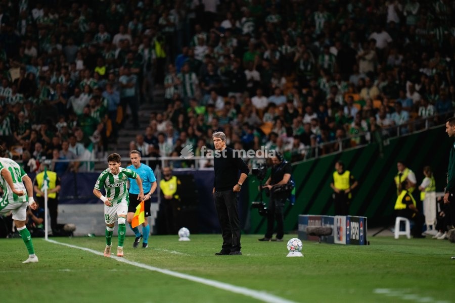 Sevilla, Spain: Manuel Pellegrini during the UEFA Champions League match between Real Betis and Feyenoord played at La Cartuja Stadium on 21 Oct 2026 in Sevilla, Spain