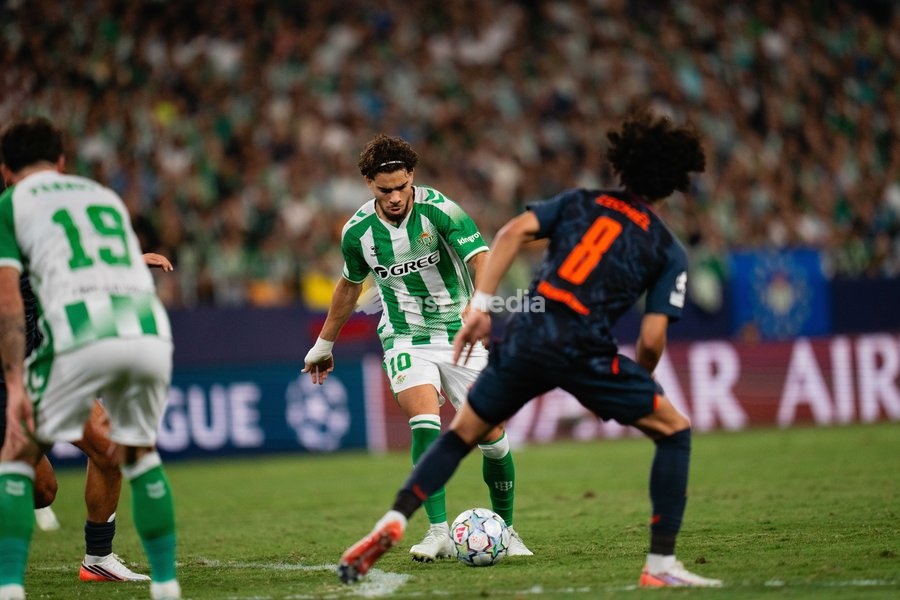 Sevilla, Spain: Isco during the UEFA Champions League match between Real Betis and Feyenoord played at La Cartuja Stadium on 21 Oct 2026 in Sevilla, Spain