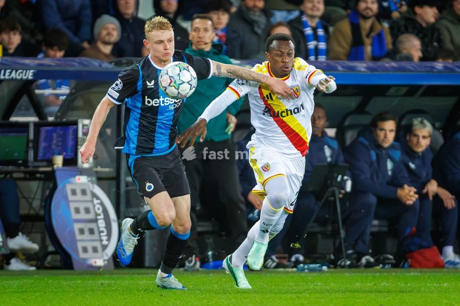 Club's Joaquin Seys and Lens' Saud Abdulhamid fight for the ball during a soccer game between Belgian Club Brugge KV and French Racing Club de Lens, Wednesday 21 October 2026 in Brugge, on day three of the UEFA Champions League league phase