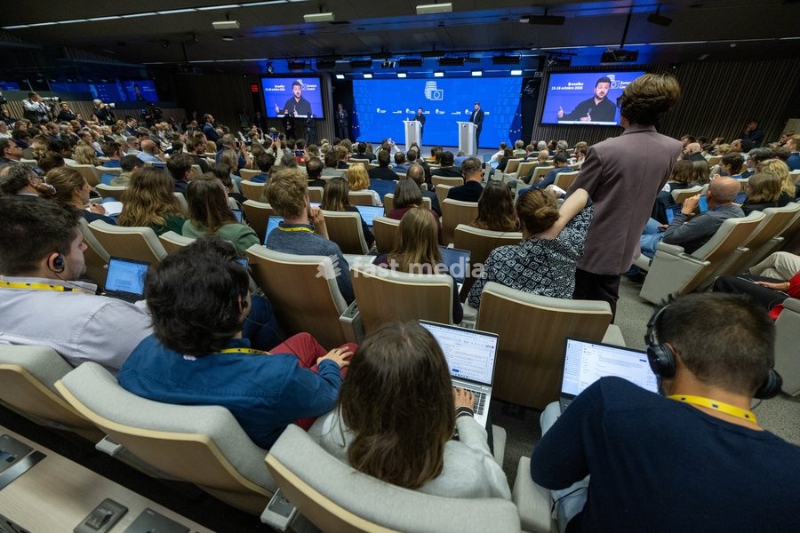 Journalists at the EU summit pressroom in Brussel to illustrate the press at work in Belgium, Friday 16 October 2026