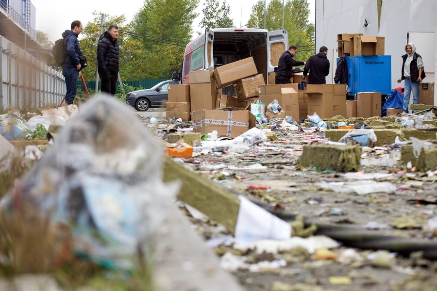 Men search for goods in a shopping area in the Obolonskyi district damaged by a Russian attack, Kyiv, Ukraine, October 22, 2026. On Thursday night, Russian forces struck the Ukrainian capital with ballistic missiles and drones. According to the Kyiv City Military Administration, six districts came…