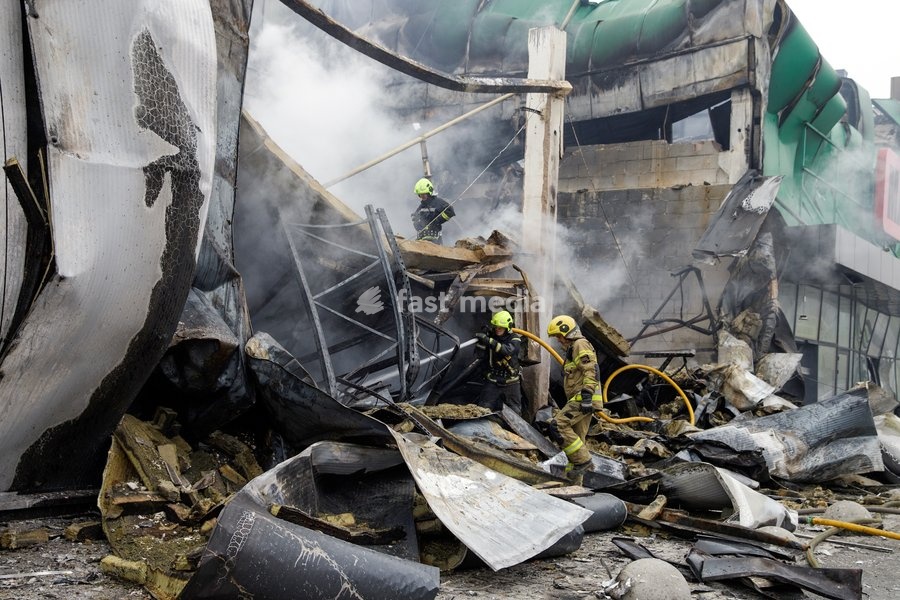 State Emergency Service rescue workers extinguish a fire caused by a Russian ballistic missile attack on an Epicentr K home improvement hypermarket and the surrounding shopping area in the Obolonskyi district, Kyiv, Ukraine, October 22, 2026. On Thursday night, Russian forces struck the Ukrainian…
