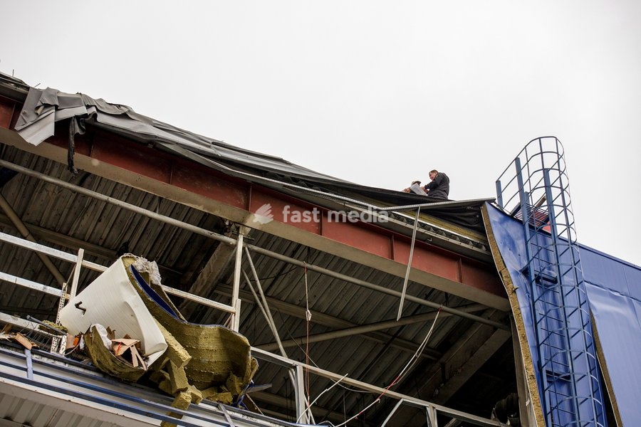 A man stands on the roof of an Epicentr K home improvement hypermarket in the Obolonskyi district damaged by a Russian attack, Kyiv, Ukraine, October 22, 2026. On Thursday night, Russian forces struck the Ukrainian capital with ballistic missiles and drones. According to the Kyiv City Military…