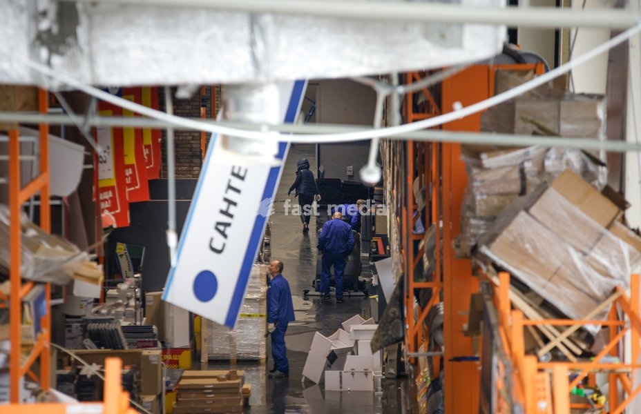 Workers remove the rubble at an Epicentr K home improvement hypermarket in the Obolonskyi district damaged by a Russian attack, Kyiv, Ukraine, October 22, 2026. On Thursday night, Russian forces struck the Ukrainian capital with ballistic missiles and drones. According to the Kyiv City Military…