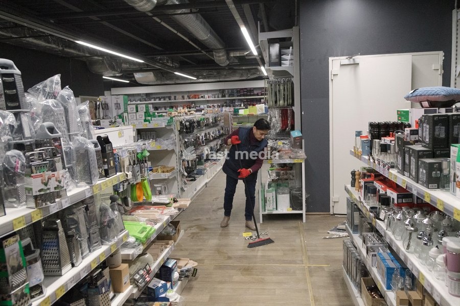 A worker sweeps away debris in an Epicentr K home improvement hypermarket in the Obolonskyi district damaged by a Russian attack, Kyiv, Ukraine, October 22, 2026. On Thursday night, Russian forces struck the Ukrainian capital with ballistic missiles and drones. According to the Kyiv City Military…