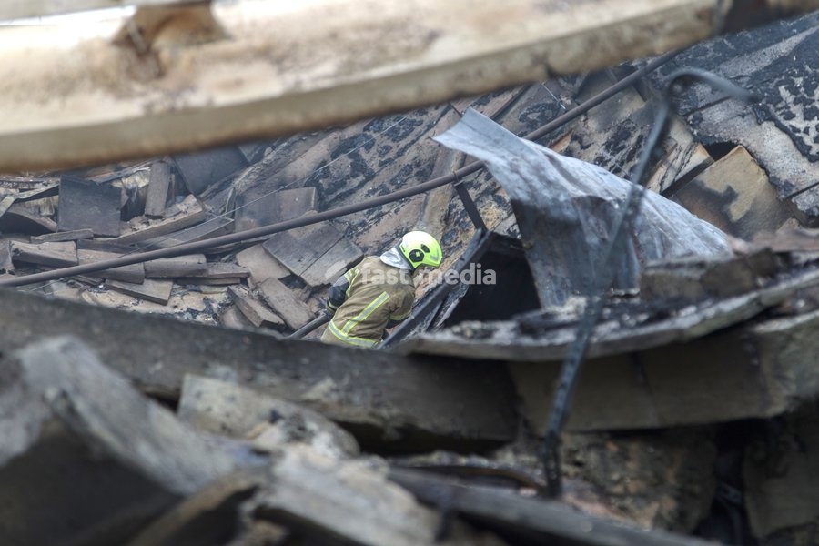 A State Emergency Service rescue worker extinguishes a fire caused by a Russian ballistic missile attack on an Epicentr K home improvement hypermarket and the surrounding shopping area in the Obolonskyi district, Kyiv, Ukraine, October 22, 2026. On Thursday night, Russian forces struck the…