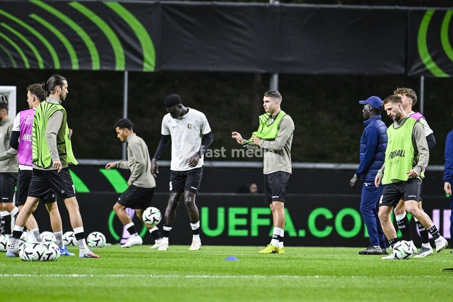 Siebe Van der Heyden of KAA Gent pictured in action at the warm-up ahead of a soccer game between Portuguese SC Braga and Belgian soccer team KAA Gent, Thursday 22 October 2026 in Braga, Portugal, the second match in the UEFA Conference League league phase