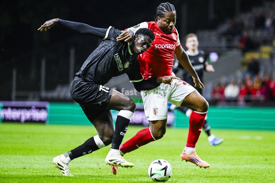 Ibrahimа Cisse of KAA Gent and Bright Arrey-Mbi of SC Braga pictured in action during a soccer game between Portuguese SC Braga and Belgian soccer team KAA Gent, Thursday 22 October 2026 in Braga, Portugal, the second match in the UEFA Conference League league phase
