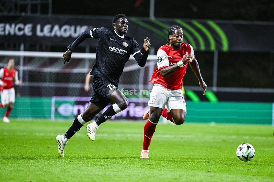 Ibrahimа Cisse of KAA Gent and Bright Arrey-Mbi of SC Braga pictured in action during a soccer game between Portuguese SC Braga and Belgian soccer team KAA Gent, Thursday 22 October 2026 in Braga, Portugal, the second match in the UEFA Conference League league phase
