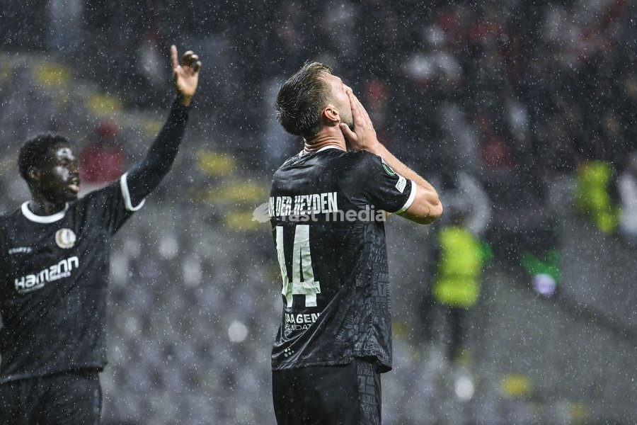 Siebe Van der Heyden of KAA Gent reacts after missing a big chance during a soccer game between Portuguese SC Braga and Belgian soccer team KAA Gent, Thursday 22 October 2026 in Braga, Portugal, the second match in the UEFA Conference League league phase