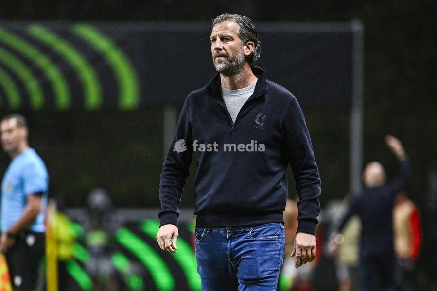 Rik De Mil, head coach of KAA Gent pictured during a soccer game between Portuguese SC Braga and Belgian soccer team KAA Gent, Thursday 22 October 2026 in Braga, Portugal, the second match in the UEFA Conference League league phase