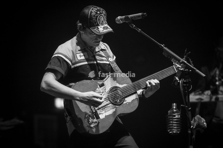 Raising alternative country star Stephen Wilson Jr. performs at O2 Academy Brixton in London on 22nd October 2026 on his Gary The Torch Tour. Image converted to black and white. Stephen Wilson, Jr. - vocals, guitar; Julian Dorio - drums; Scotty Murray - steel guitar; C. Miles Burger - bass guitar,…