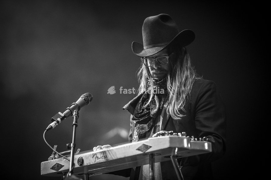 Raising alternative country star Stephen Wilson Jr. performs at O2 Academy Brixton in London on 22nd October 2026 on his Gary The Torch Tour. Image converted to black and white. Stephen Wilson, Jr. - vocals, guitar; Julian Dorio - drums; Scotty Murray - steel guitar; C. Miles Burger - bass guitar,…