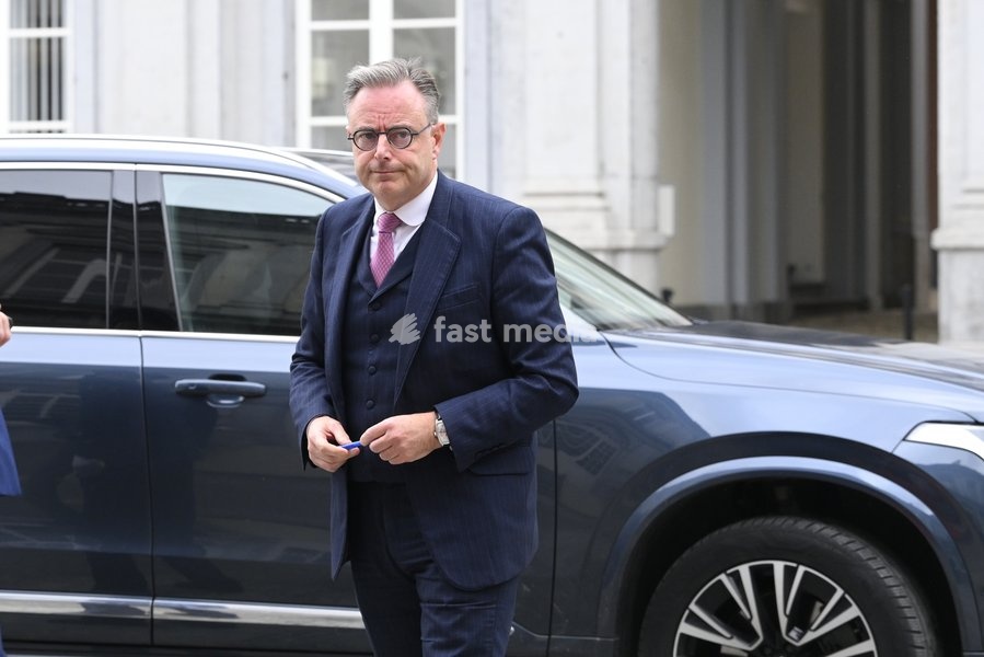 Prime Minister Bart De Wever pictured before a diplomatic meeting with the Vietnamese president in Brussels, on Friday 23 October 2026. The President of Vietnam and his wife visit Belgium from 21 to 24 October