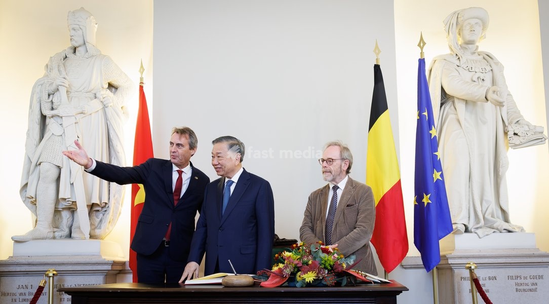 Senate Chairman Vincent Blondel; Vietnam President To Lam and Chamber Chairman N-VA Peter De Roover pictured during a visit to the Federal Parliament, in Brussels, on Friday 23 October 2026. The President of Vietnam and his wife visit Belgium from 21 to 24 October