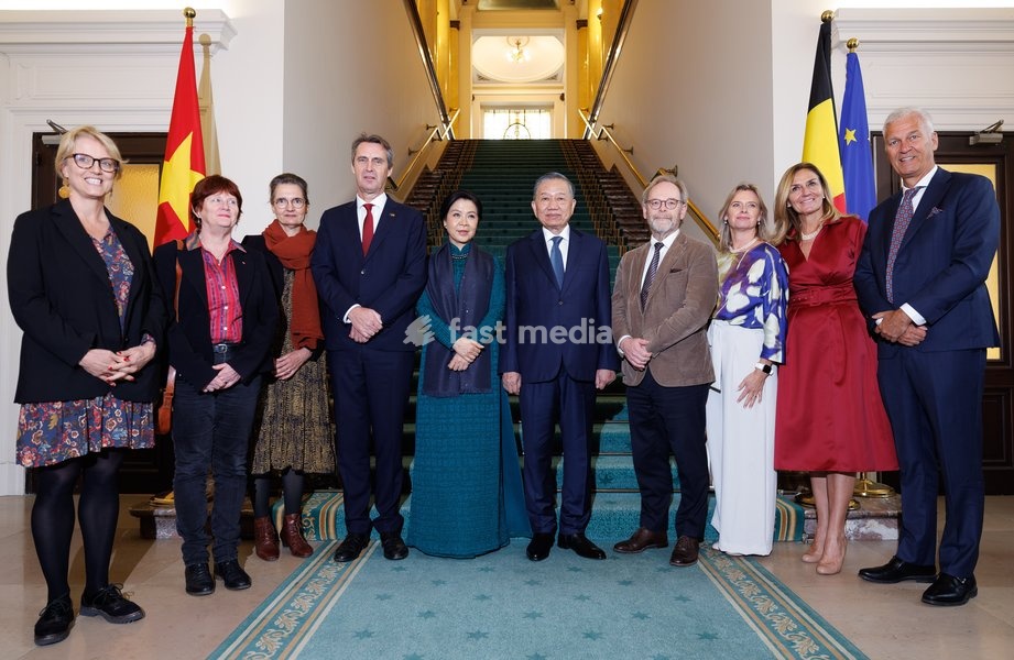 Senate Chairman Vincent Blondel; Vietnam First Lady Ngo Phuong Ly, Vietnam President To Lam and Chamber chairman Peter De Roover pose for photographers prior to a visit to the Federal Parliament, in Brussels, on Friday 23 October 2026. The President of Vietnam and his wife visit Belgium from 21 to…