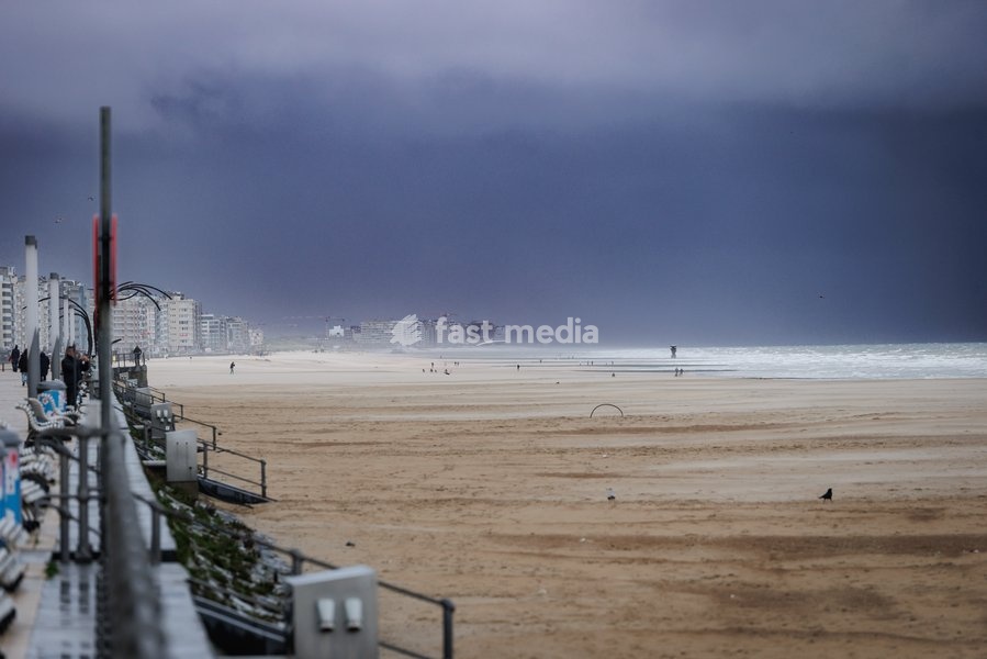 This image shows stormy weather in Oostende on Friday 23 October 2026