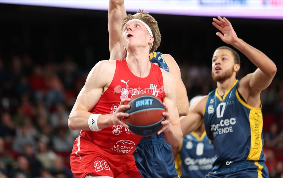 Spirou's Luukas Vaara fights for the ball during a basketball match between Spirou Charleroi and BC Oostende, Friday 23 October 2026 in Charleroi, on day 4 of the 'BNXT League' Belgian and Dutch first division basket championship