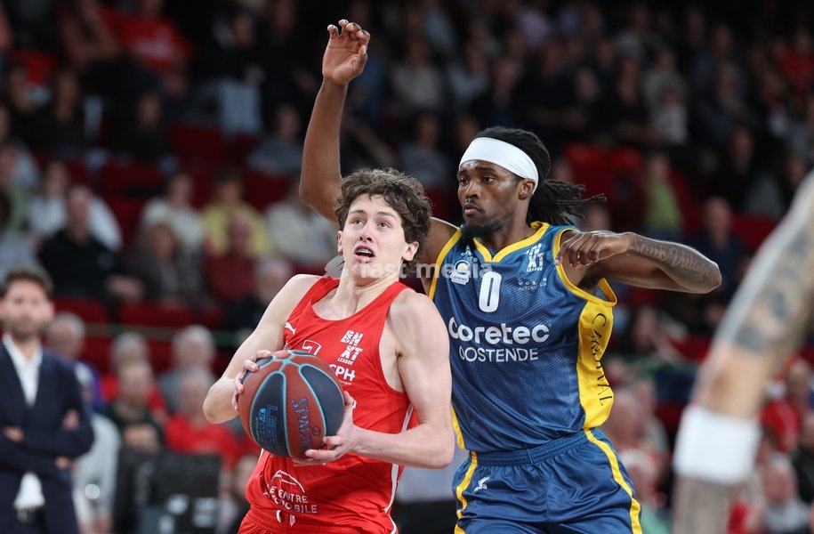Spirou's Jules Rotsaert and Oostende's Jakobi Heady fight for the ball during a basketball match between Spirou Charleroi and BC Oostende, Friday 23 October 2026 in Charleroi, on day 4 of the 'BNXT League' Belgian and Dutch first division basket championship