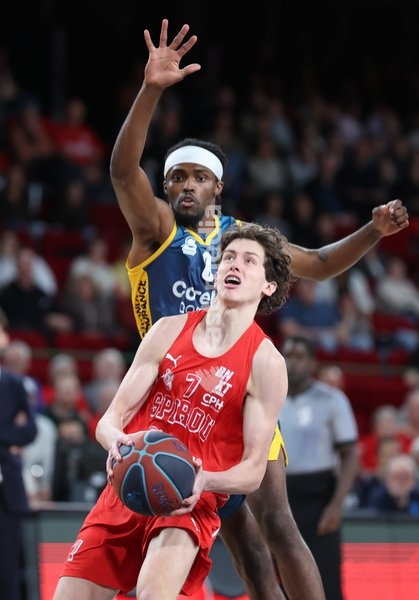 Spirou's Jules Rotsaert and Oostende's Jakobi Heady fight for the ball during a basketball match between Spirou Charleroi and BC Oostende, Friday 23 October 2026 in Charleroi, on day 4 of the 'BNXT League' Belgian and Dutch first division basket championship