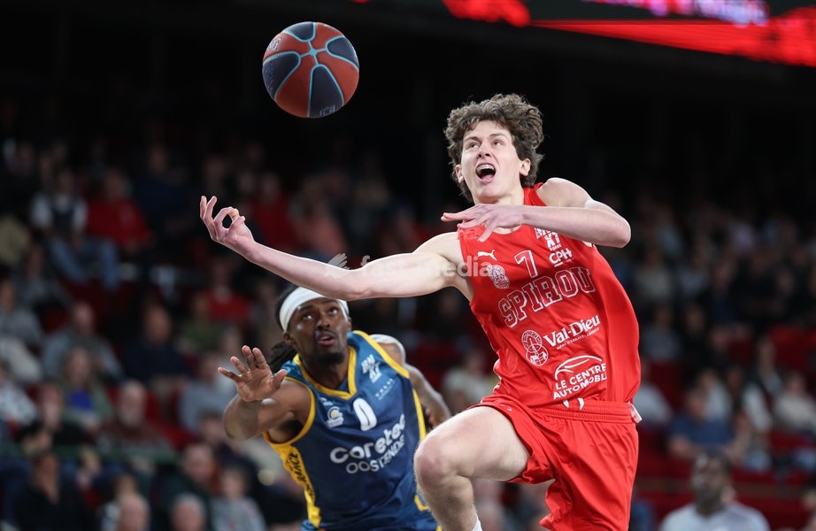 Spirou's Jules Rotsaert and Oostende's Jakobi Heady fight for the ball during a basketball match between Spirou Charleroi and BC Oostende, Friday 23 October 2026 in Charleroi, on day 4 of the 'BNXT League' Belgian and Dutch first division basket championship