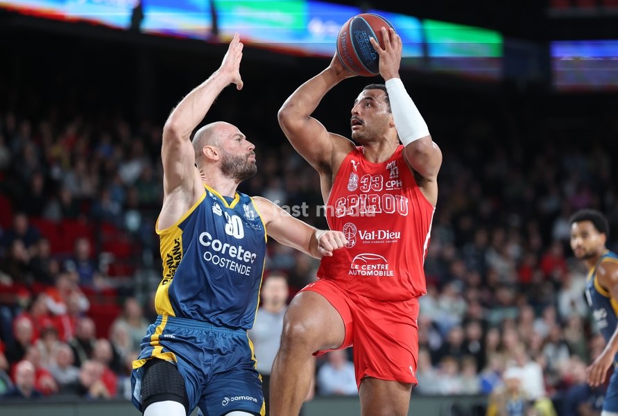 Oostende's Pierre-Antoine Gillet and Spirou's Sam Hofman fight for the ball during a basketball match between Spirou Charleroi and BC Oostende, Friday 23 October 2026 in Charleroi, on day 4 of the 'BNXT League' Belgian and Dutch first division basket championship