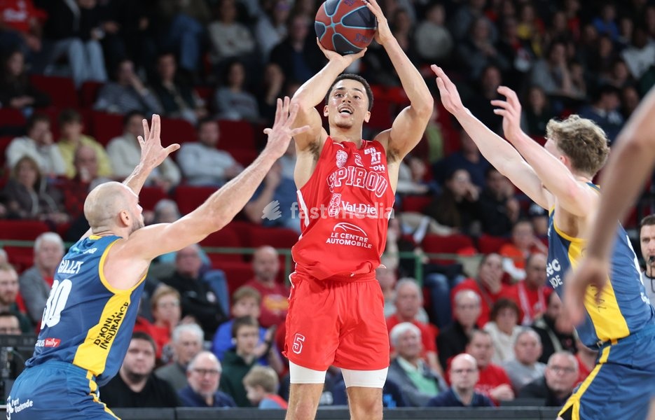 Oostende's Pierre-Antoine Gillet and Spirou's Adedayo Polet fight for the ball during a basketball match between Spirou Charleroi and BC Oostende, Friday 23 October 2026 in Charleroi, on day 4 of the 'BNXT League' Belgian and Dutch first division basket championship
