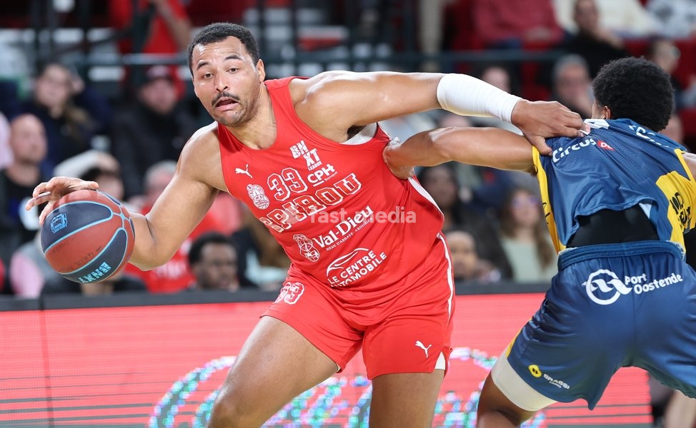 Spirou's Sam Hofman and Oostende's Stephan Swenson fight for the ball during a basketball match between Spirou Charleroi and BC Oostende, Friday 23 October 2026 in Charleroi, on day 4 of the 'BNXT League' Belgian and Dutch first division basket championship