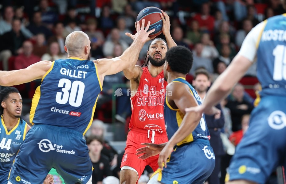 Oostende's Pierre-Antoine Gillet and Spirou's Joshua Heath fight for the ball during a basketball match between Spirou Charleroi and BC Oostende, Friday 23 October 2026 in Charleroi, on day 4 of the 'BNXT League' Belgian and Dutch first division basket championship