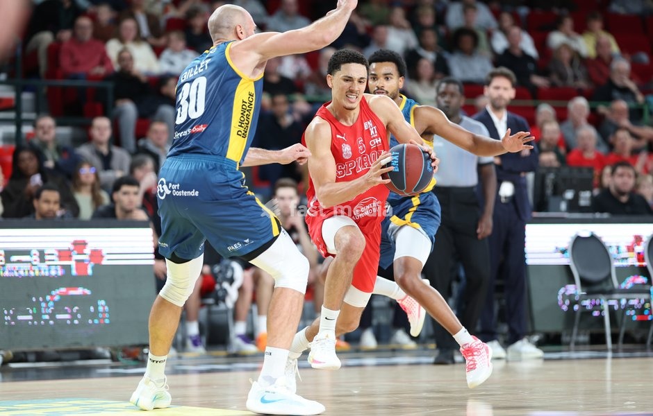Oostende's Pierre-Antoine Gillet and Spirou's Adedayo Polet fight for the ball during a basketball match between Spirou Charleroi and BC Oostende, Friday 23 October 2026 in Charleroi, on day 4 of the 'BNXT League' Belgian and Dutch first division basket championship