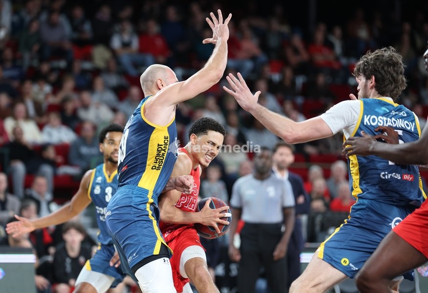Oostende's Pierre-Antoine Gillet and Spirou's Adedayo Polet fight for the ball during a basketball match between Spirou Charleroi and BC Oostende, Friday 23 October 2026 in Charleroi, on day 4 of the 'BNXT League' Belgian and Dutch first division basket championship