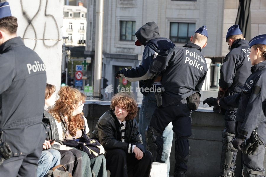 This image shows police controling peoples after a call for protests in Brussels for purchasing power, healthcare, and education, on Saturday 24 October 2026
