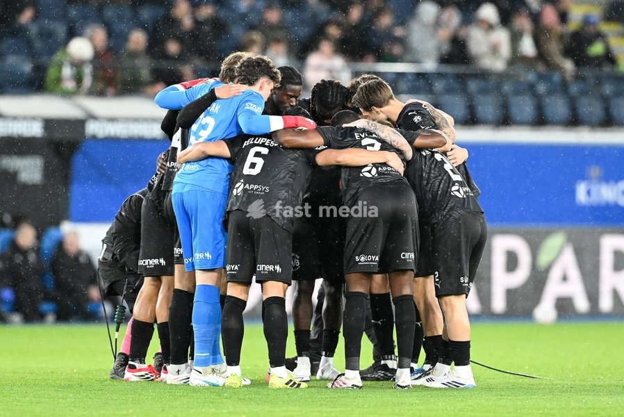 Lommel's players pictured before a soccer match between Oud-Heverlee Leuven and Lommel SK, Saturday 24 October 2026 in Heverlee, on day 9 of the 2026-2027 'Jupiler Pro League' first division of the Belgian championship