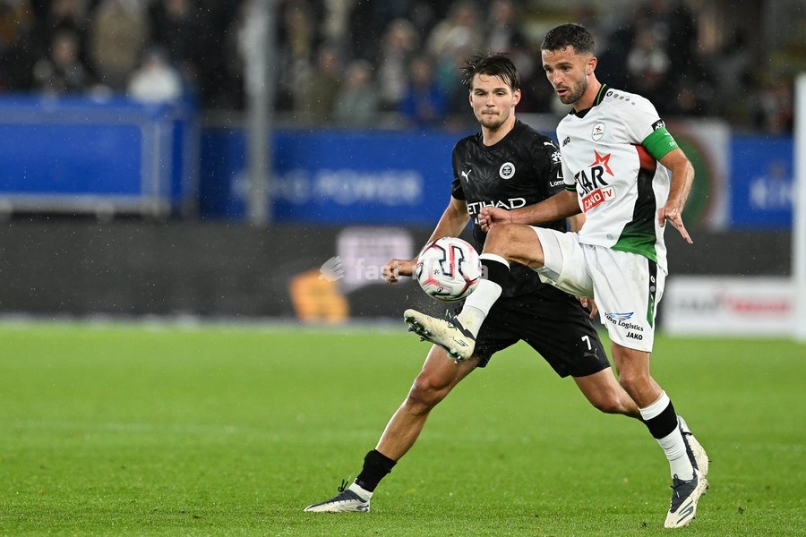 OHL's Siebe Schrijvers and Lommel's Juho Talvitie pictured in action during a soccer match between Oud-Heverlee Leuven and Lommel SK, Saturday 24 October 2026 in Heverlee, on day 9 of the 2026-2027 'Jupiler Pro League' first division of the Belgian championship