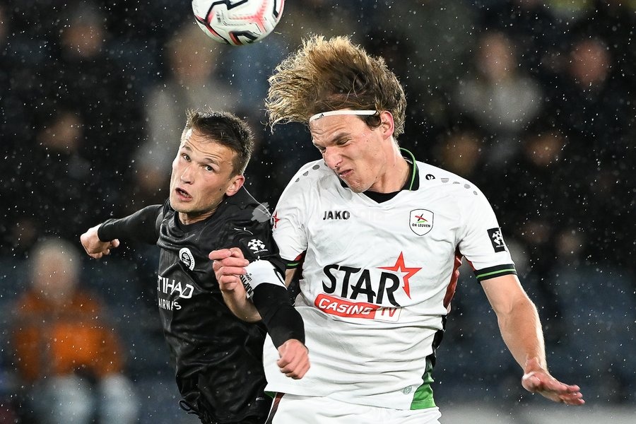 Lommel's Lucas Schoofs and OHL's Ewoud Pletinckx pictured in action during a soccer match between Oud-Heverlee Leuven and Lommel SK, Saturday 24 October 2026 in Heverlee, on day 9 of the 2026-2027 'Jupiler Pro League' first division of the Belgian championship