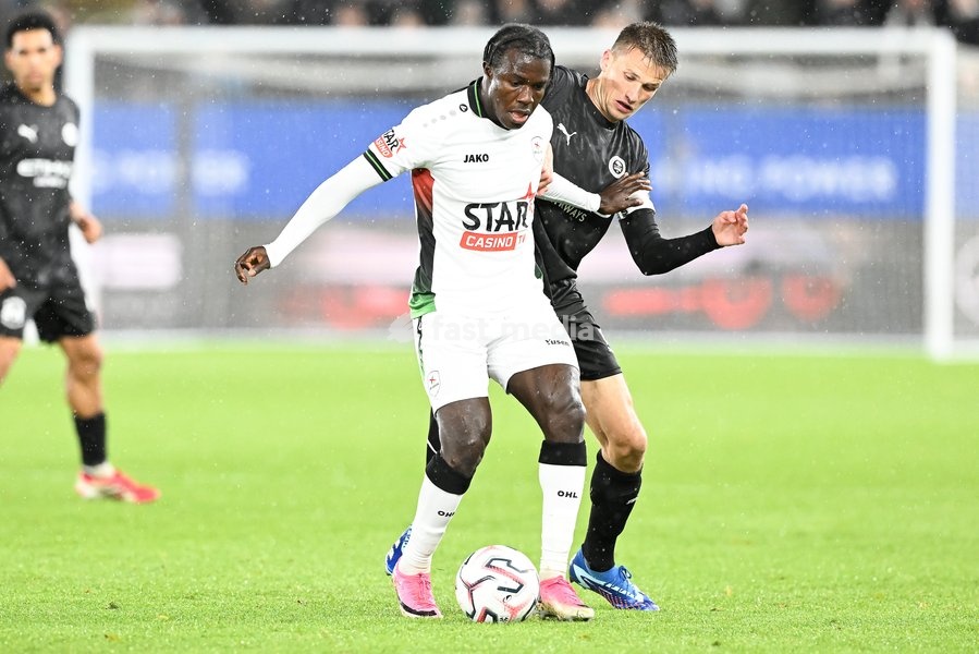 Lommel's Lucas Schoofs and OHL's Emmanuel Addai pictured in action during a soccer match between Oud-Heverlee Leuven and Lommel SK, Saturday 24 October 2026 in Heverlee, on day 9 of the 2026-2027 'Jupiler Pro League' first division of the Belgian championship