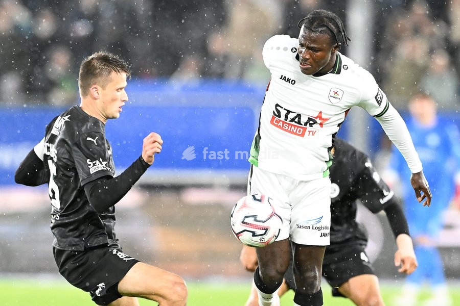 Lommel's Lucas Schoofs and OHL's Emmanuel Addai pictured in action during a soccer match between Oud-Heverlee Leuven and Lommel SK, Saturday 24 October 2026 in Heverlee, on day 9 of the 2026-2027 'Jupiler Pro League' first division of the Belgian championship