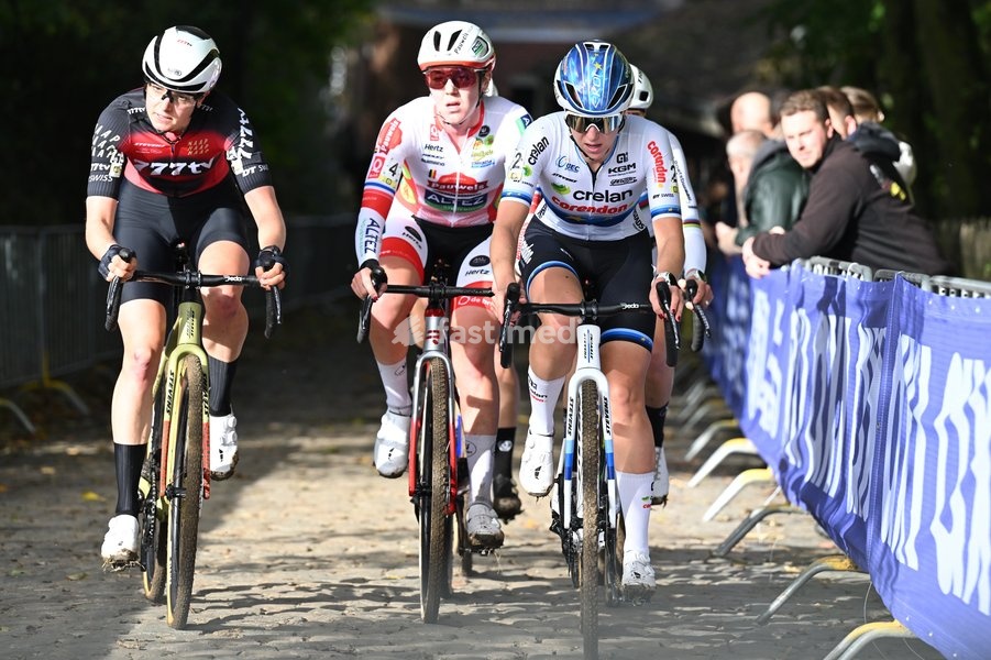 Netherlands' Aniek Van Alphen; France's Amandine Fouquenet and Netherlands' Inge Van Der Heijden pictured in action during the women's elite race of the Superprestige Overijse cyclocross cycling event, Sunday 25 October 2026 in Overijse, the first race of the Superprestige competition