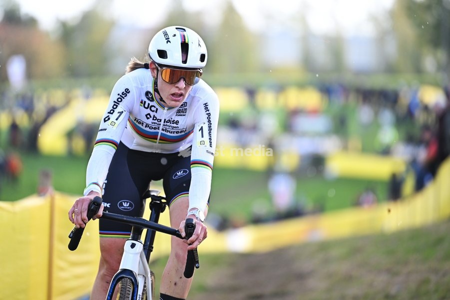 Netherlands' Lucinda Brand pictured in action during the women's elite race of the Superprestige Overijse cyclocross cycling event, Sunday 25 October 2026 in Overijse, the first race of the Superprestige competition