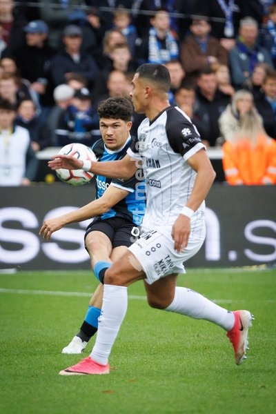 Club's Kyriani Sabbe and STVV's Ilias Sebaoui fight for the ball during a soccer match between Club Brugge and Sint-Truidense VV , Sunday 25 October 2026 in Brugge, on day 9 of the 2026-2027 'Jupiler Pro League' first division of the Belgian championship