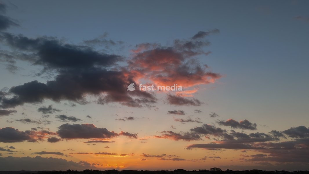 %items Fall photos with the setting sun, on Sunday 25 October 2026. This Sunday, Belgium switch to standard time