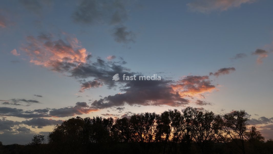 %items Fall photos with the setting sun, on Sunday 25 October 2026. This Sunday, Belgium switch to standard time