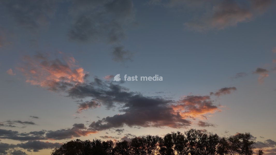 %items Fall photos with the setting sun, on Sunday 25 October 2026. This Sunday, Belgium switch to standard time